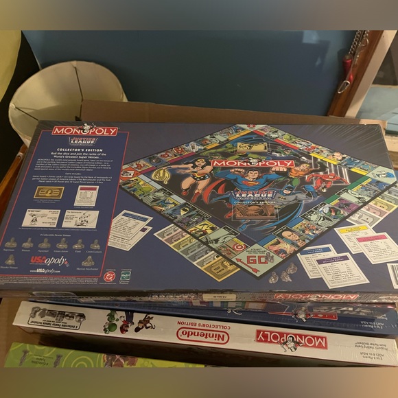 Justice League Monopoly - Picture 2 of 2